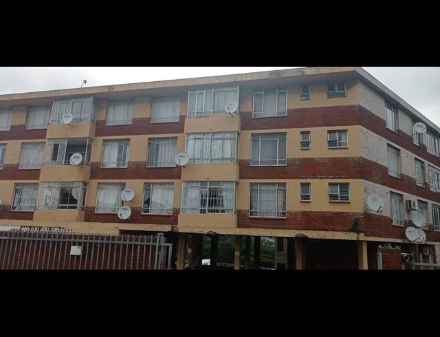 BEDROOM FLAT FOR SALE IN BLUFF